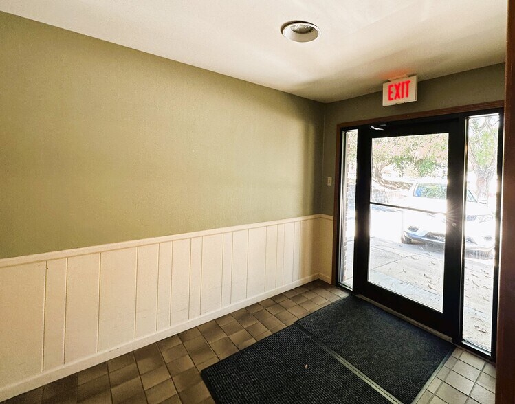 719 W 2nd St, Bloomington, IN for lease - Interior Photo - Image 3 of 21