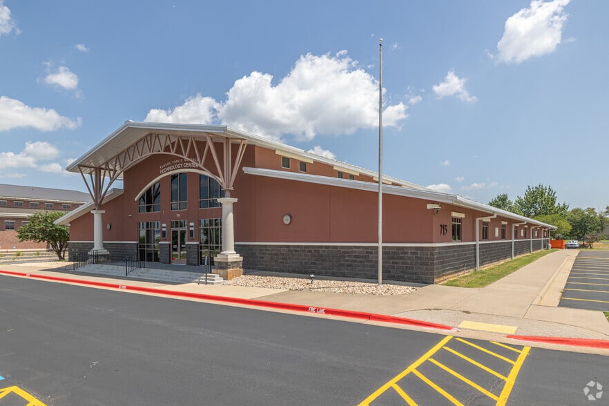 715 W Easy St, Rogers, AR for sale - Primary Photo - Image 1 of 1