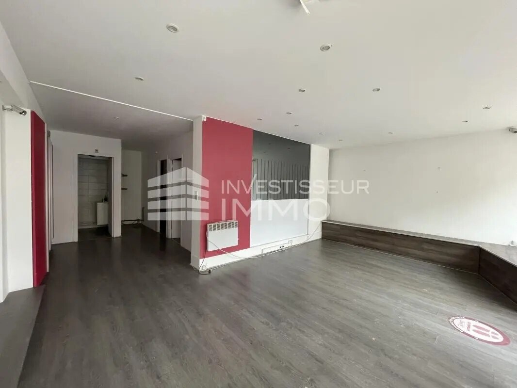 Retail in Saint-Maur-des-Fossés for lease Interior Photo- Image 1 of 4