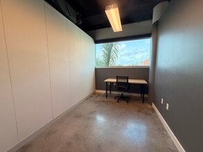 1680 Fruitville Rd, Sarasota, FL for lease Interior Photo- Image 1 of 5