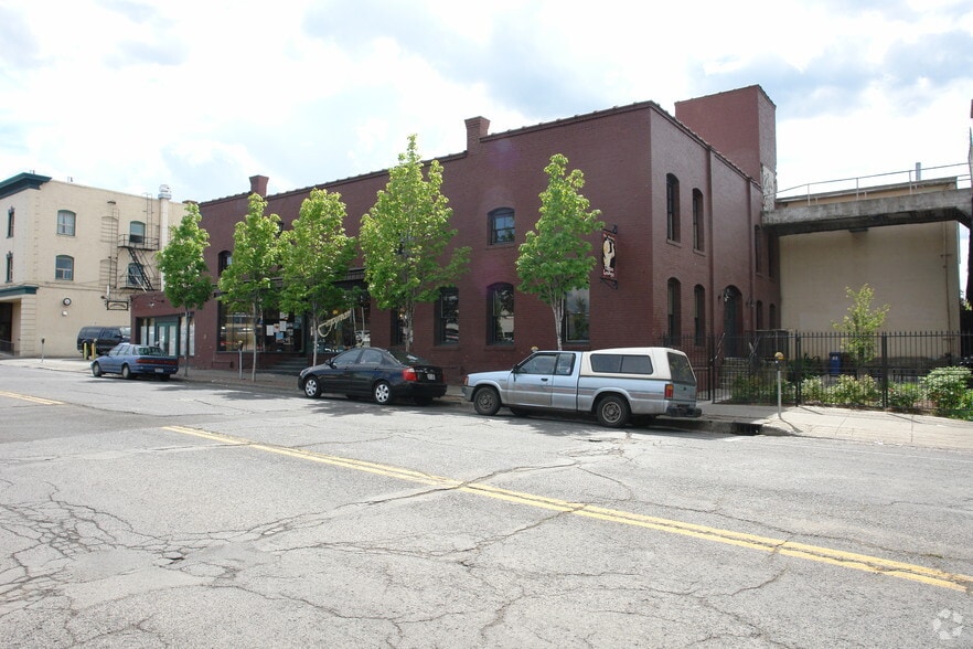 154 S Madison St, Spokane, WA for lease - Building Photo - Image 2 of 11