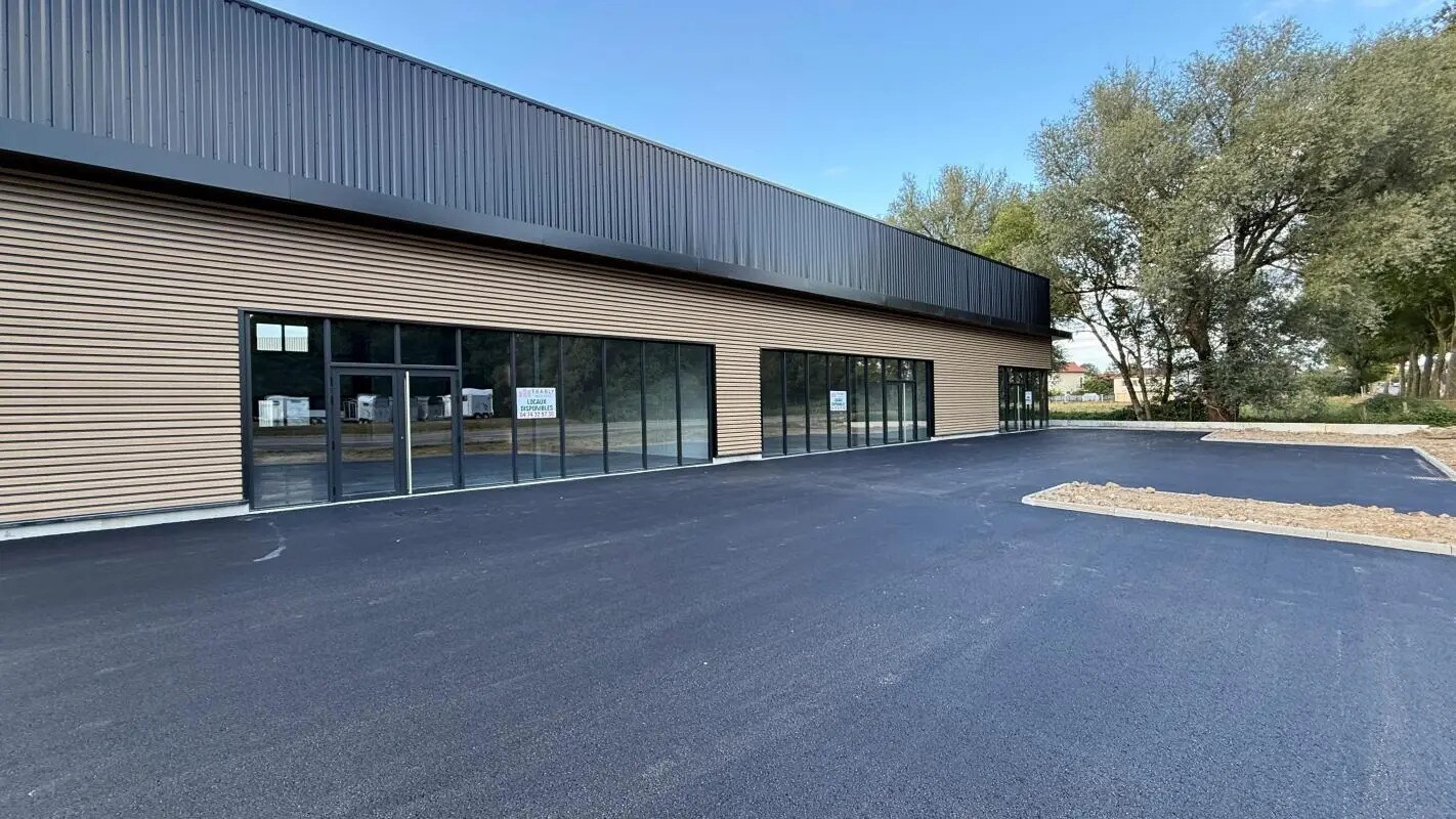 Industrial in Saint-Denis-lès-Bourg for lease Building Photo- Image 1 of 7