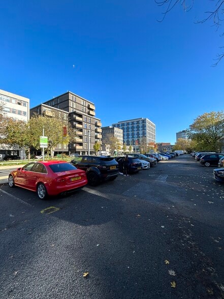 The Boulevard park, Crawley for sale - Primary Photo - Image 1 of 1