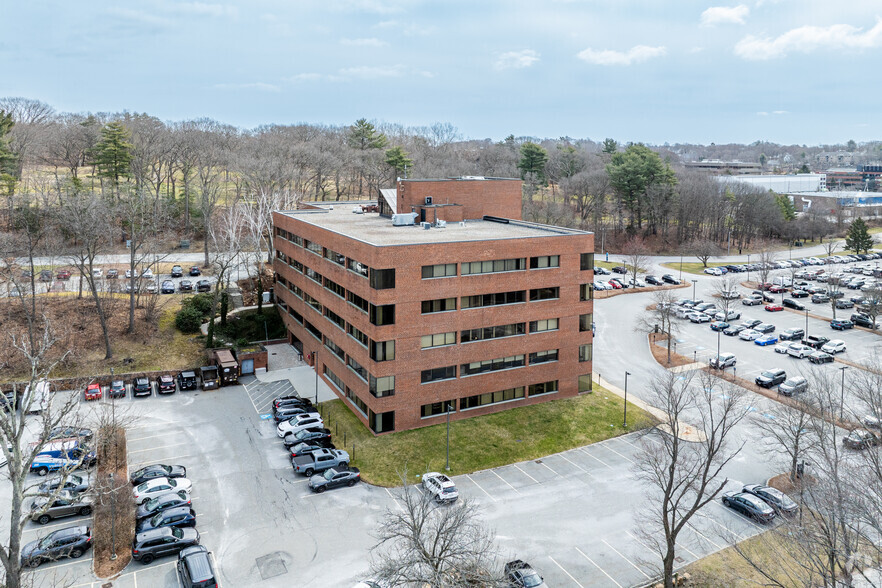 300 Unicorn Park Dr, Woburn, MA for lease - Building Photo - Image 3 of 5