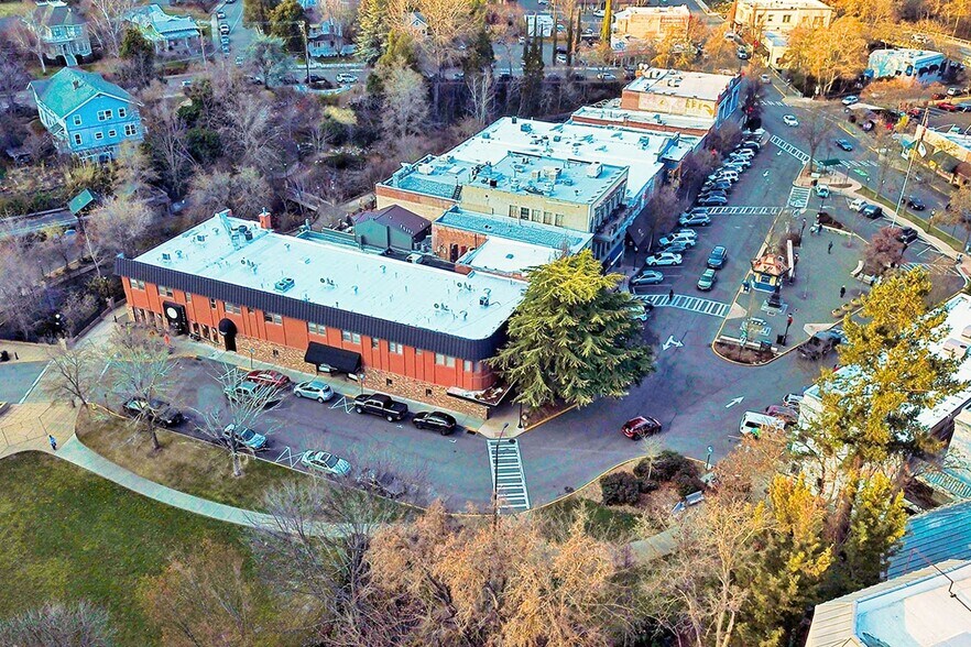 5 N Main St, Ashland, OR for sale - Image 1 of 5