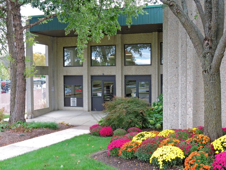 800 W 5th Ave, Naperville, IL for lease - Building Photo - Image 1 of 9