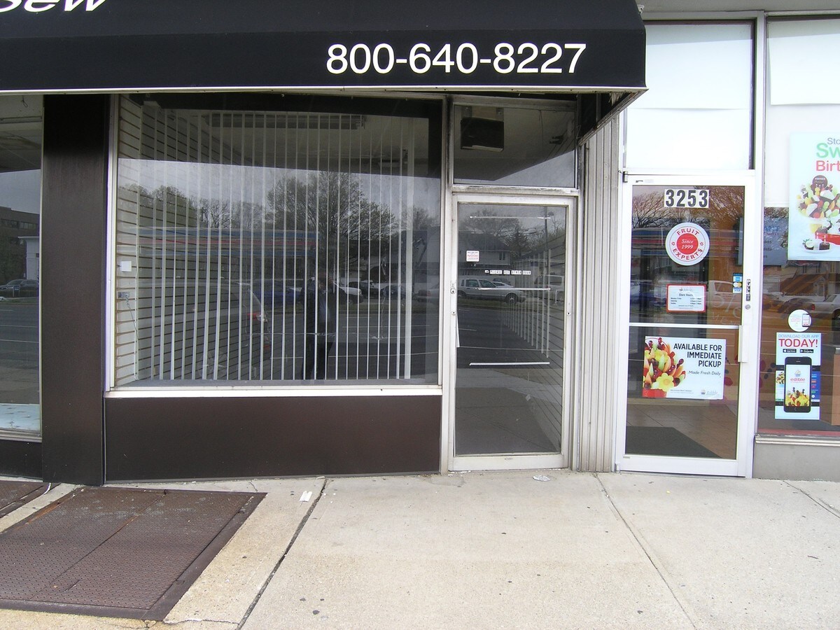 1975 Wantagh Ave, Wantagh, NY 11793