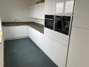 St Cloud Way, Maidenhead for lease Interior Photo- Image 2 of 3