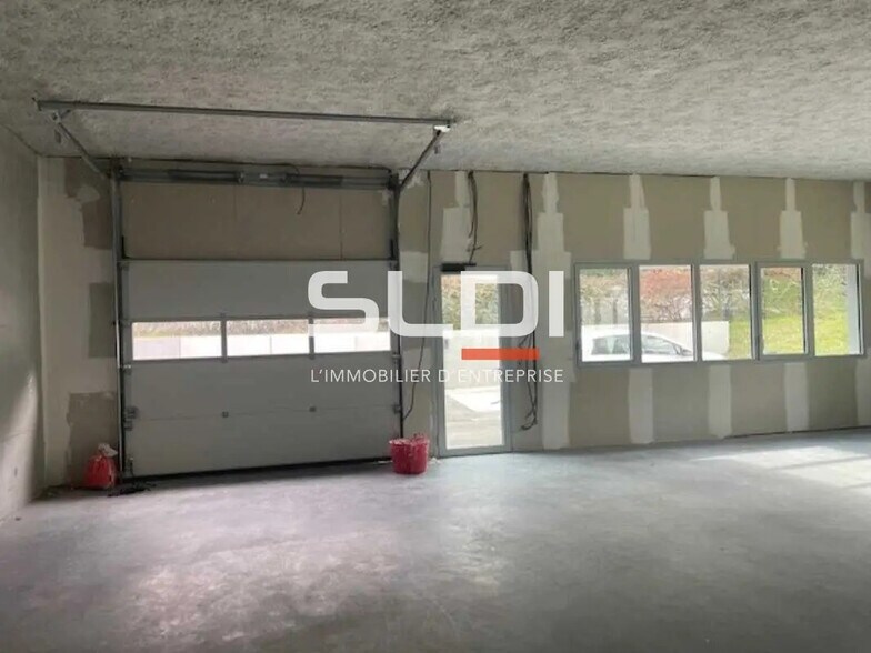 Flex in Lissieu for sale - Building Photo - Image 3 of 7