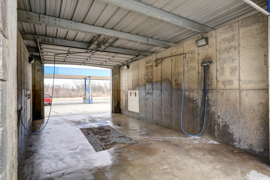 601 S Broadway St, Oak Grove, MO for sale - Building Photo - Image 2 of 25