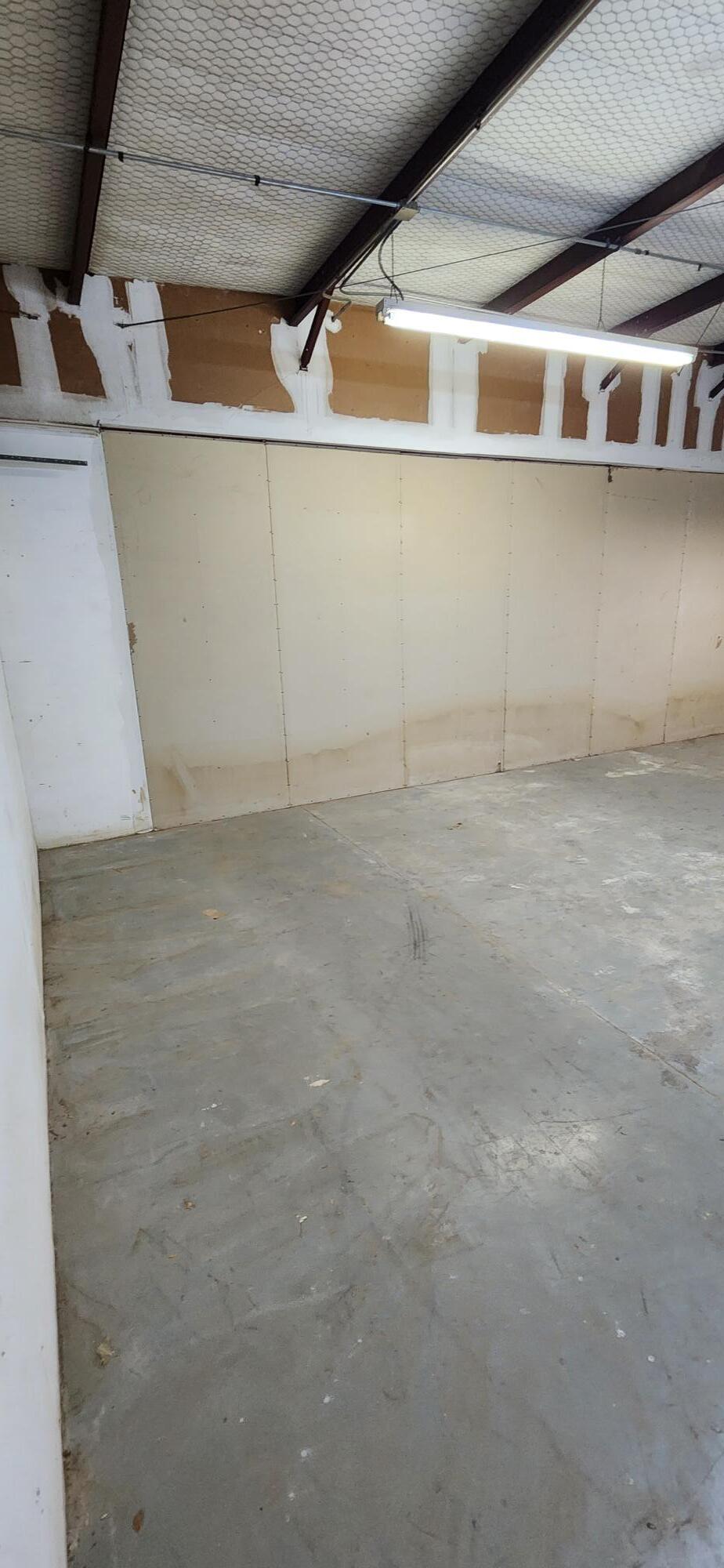 1061-1075 Duncan Perry Rd, Arlington, TX for lease Building Photo- Image 1 of 4