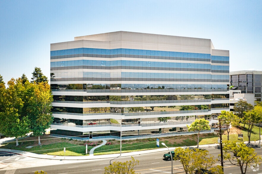 400 Corporate Pointe, Culver City, CA for lease - Building Photo - Image 3 of 22