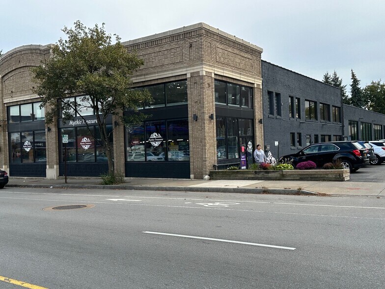 727 E Main St, Rochester, NY for lease - Building Photo - Image 3 of 19