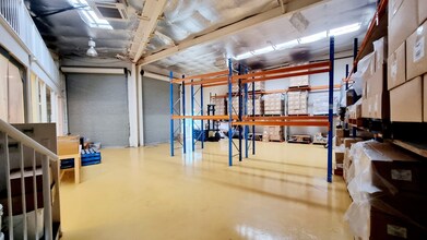 11 Endeavour Dr, Kunda Park for lease Interior Photo- Image 2 of 6