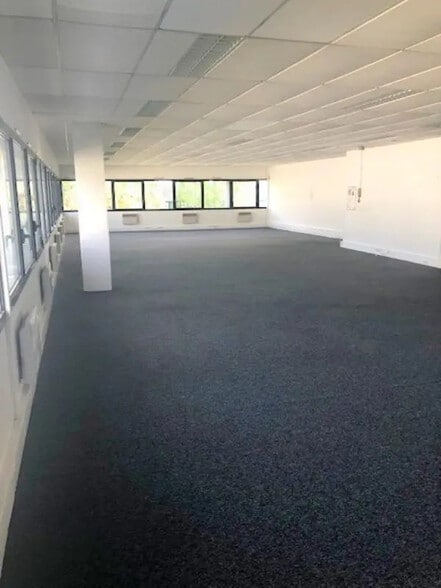 Office in Plaisir for sale - Interior Photo - Image 3 of 10