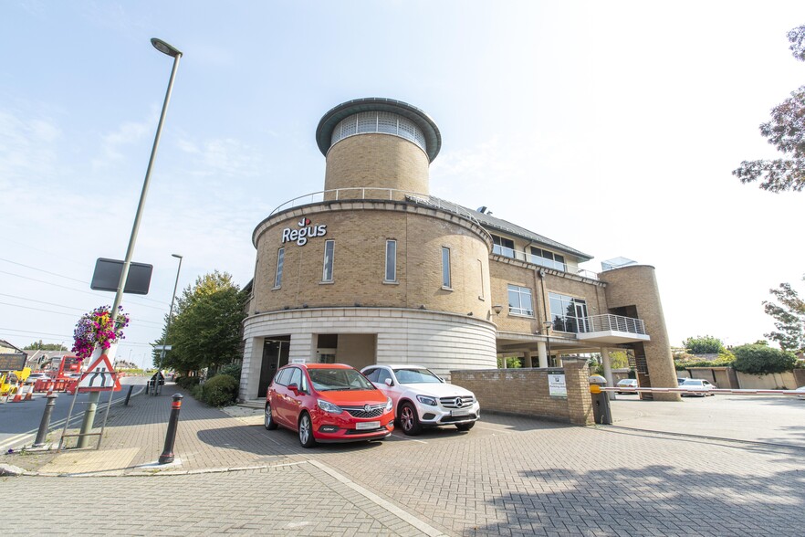 London Rd, Staines for lease - Building Photo - Image 1 of 1