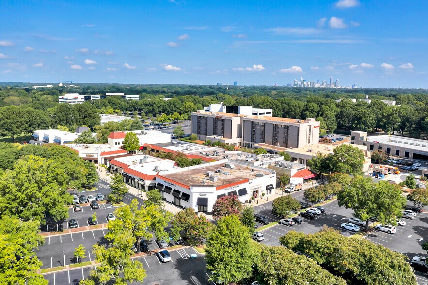 6401 Carnegie Blvd, Charlotte, NC for lease - Building Photo - Image 2 of 6