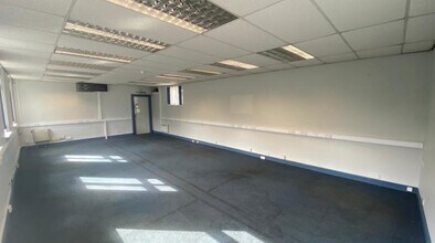 Coppice Side, Brownhills for lease Interior Photo- Image 2 of 4