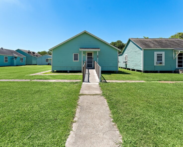 INCOME PRODUCING PORTFOLIO!! portfolio of 3 properties for sale on LoopNet.com - Building Photo - Image 1 of 24