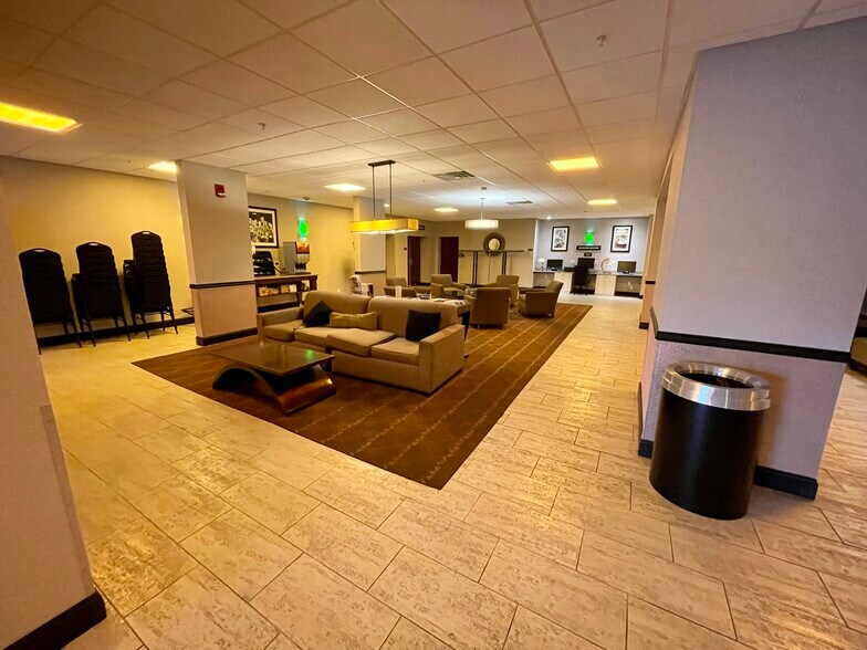 200 Wolf Rd, Albany, NY for sale - Building Photo - Image 1 of 1