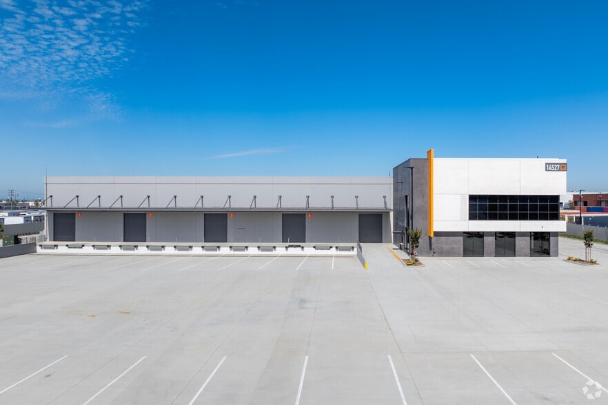 14527 S San Pedro St, Gardena, CA for lease - Building Photo - Image 3 of 7