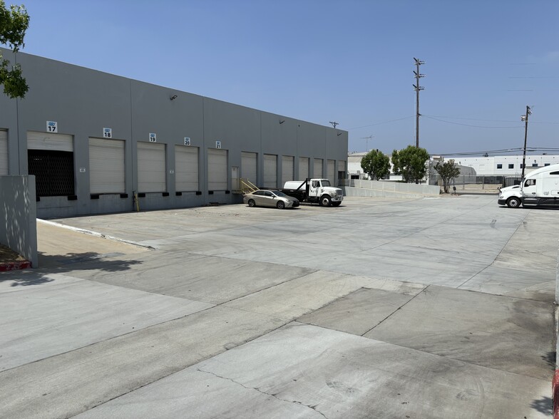 11200 Hindry Ave, Los Angeles, CA for lease - Building Photo - Image 3 of 4