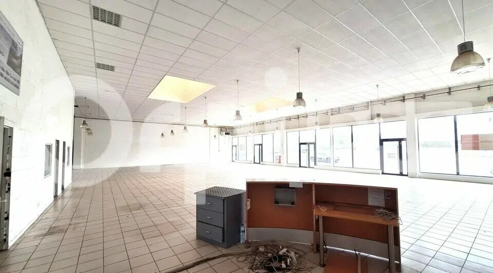 Retail in Soissons for lease - Interior Photo - Image 2 of 7