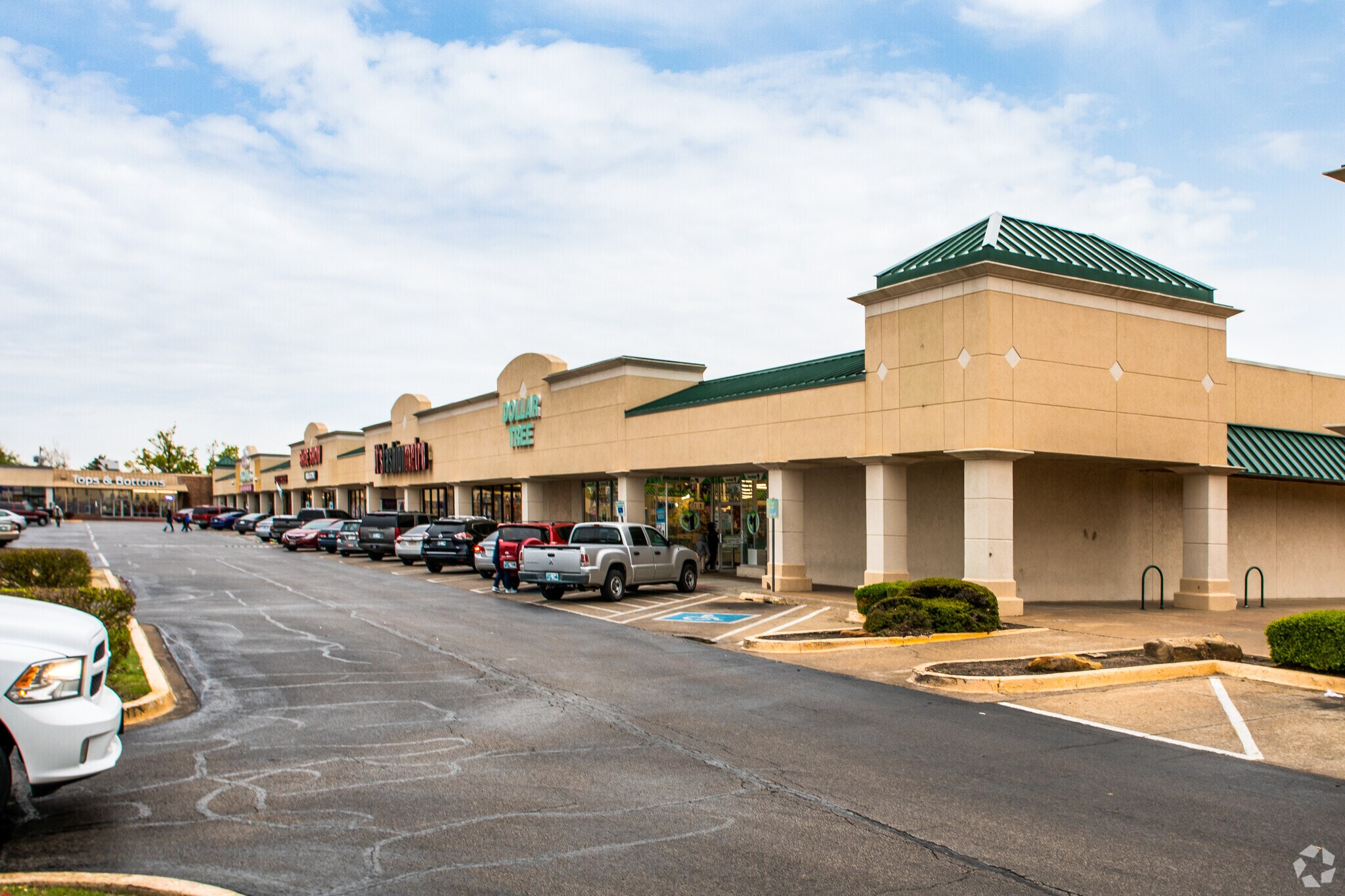 4605 NW 23rd St, Oklahoma City, OK 73127 Windsor Hills Shopping