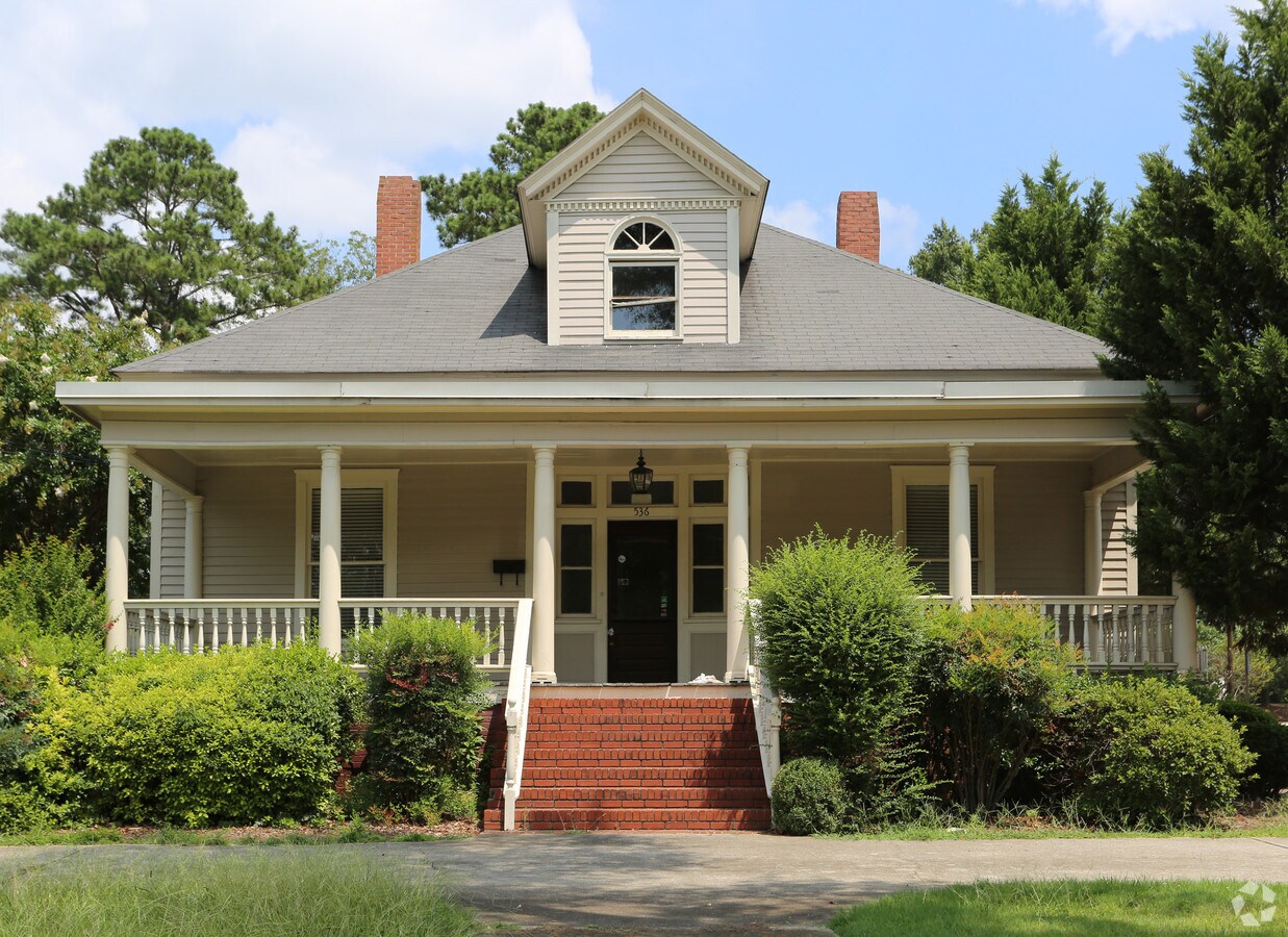 536 Newnan St, Carrollton, GA 30117