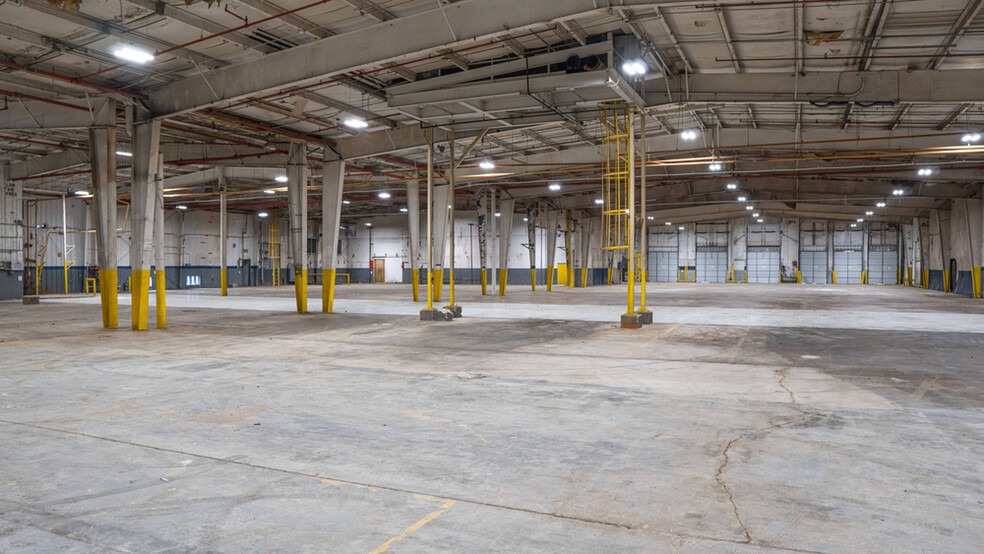 595 Industrial Dr, Jackson, MS for lease - Interior Photo - Image 1 of 4