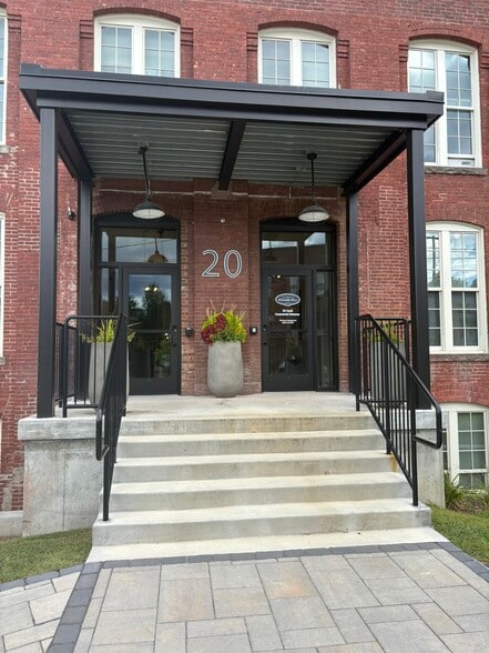 20 Canal St, Franklin, NH for lease - Building Photo - Image 2 of 8
