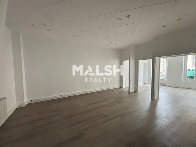 Office in Lyon for lease - Interior Photo - Image 3 of 8