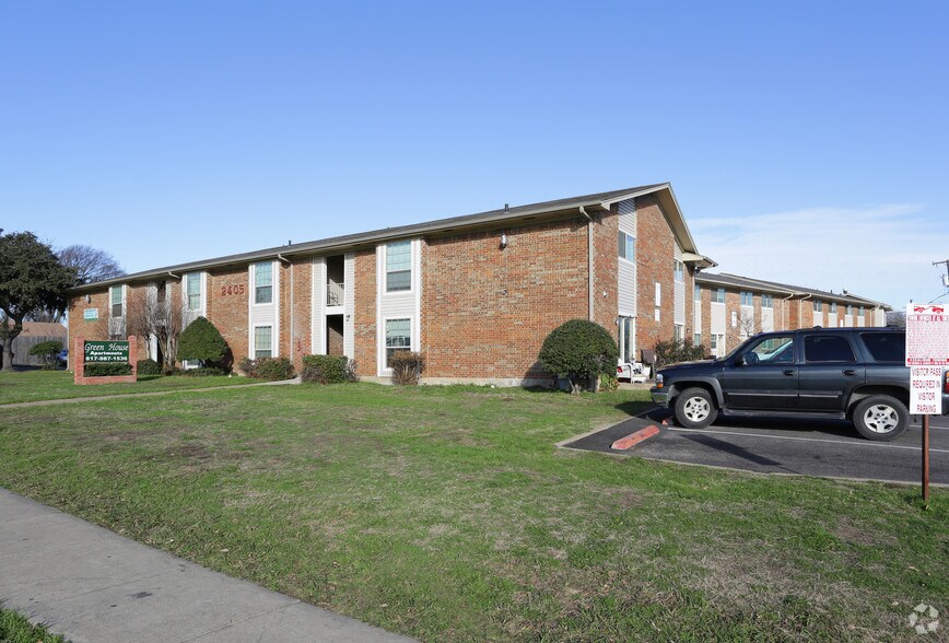 2405 E Park Row Dr, Arlington, TX 76010