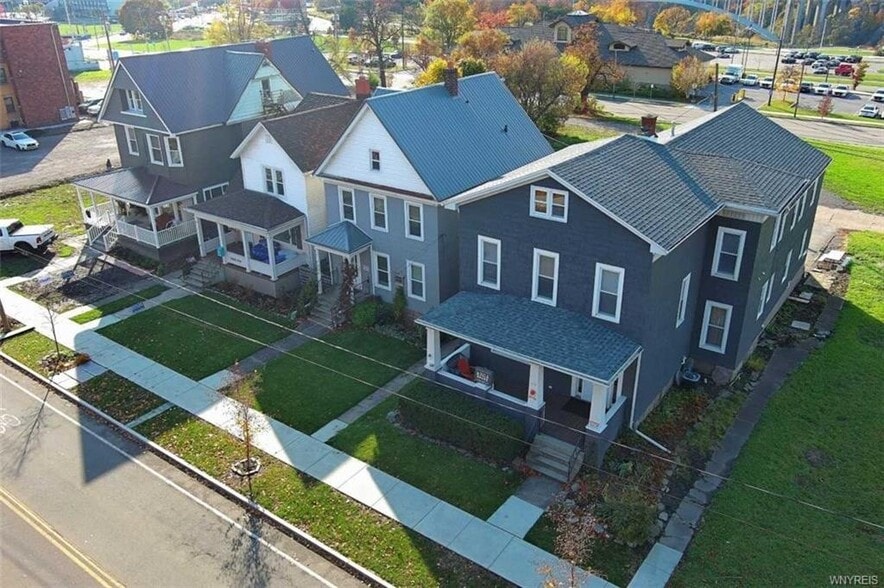 Niagara Wanderlusting Inc. portfolio of 5 properties for sale on LoopNet.com - Building Photo - Image 2 of 24