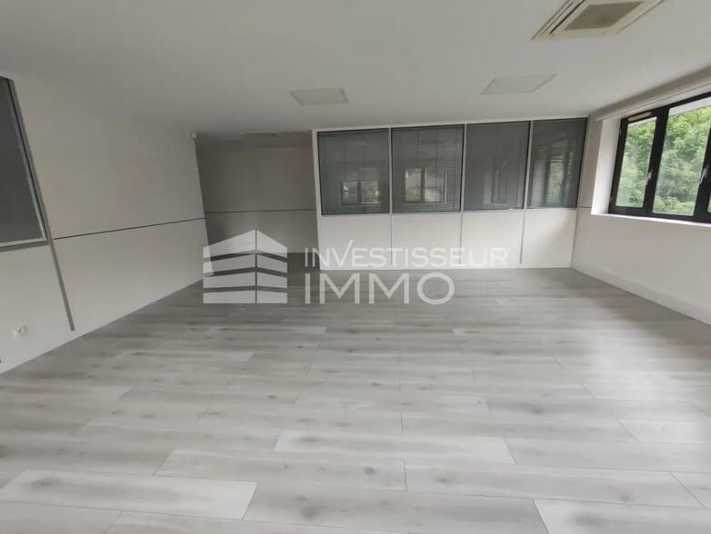 Office in Noisy-le-Grand for lease - Interior Photo - Image 3 of 5