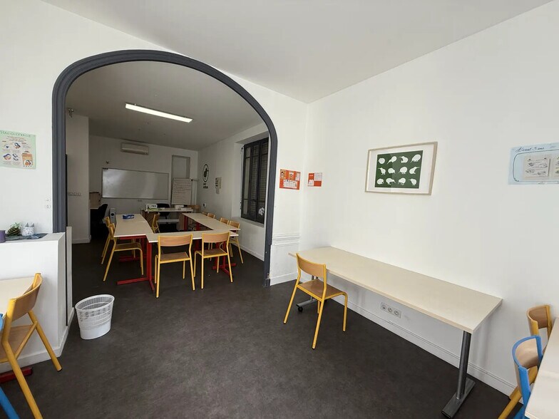 Office in Marseille for sale - Building Photo - Image 2 of 6