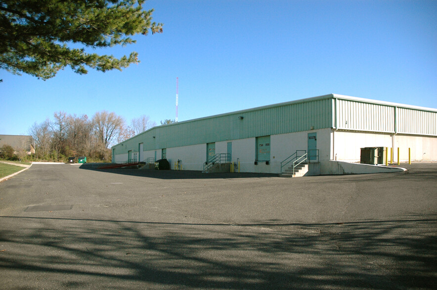 97 Foster Rd, Moorestown, NJ for lease - Building Photo - Image 3 of 6