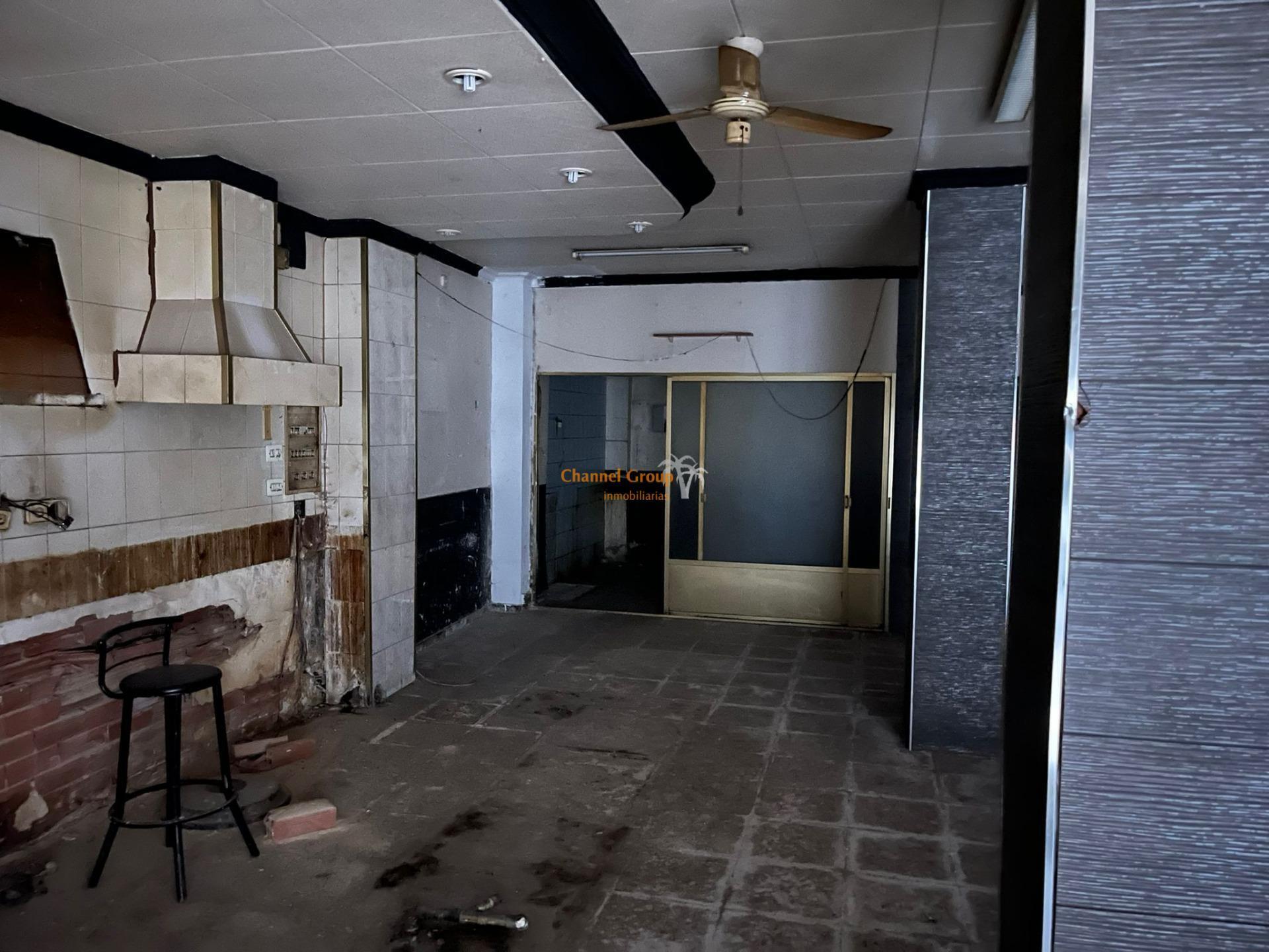 Retail in Quinto for sale Building Photo- Image 1 of 7