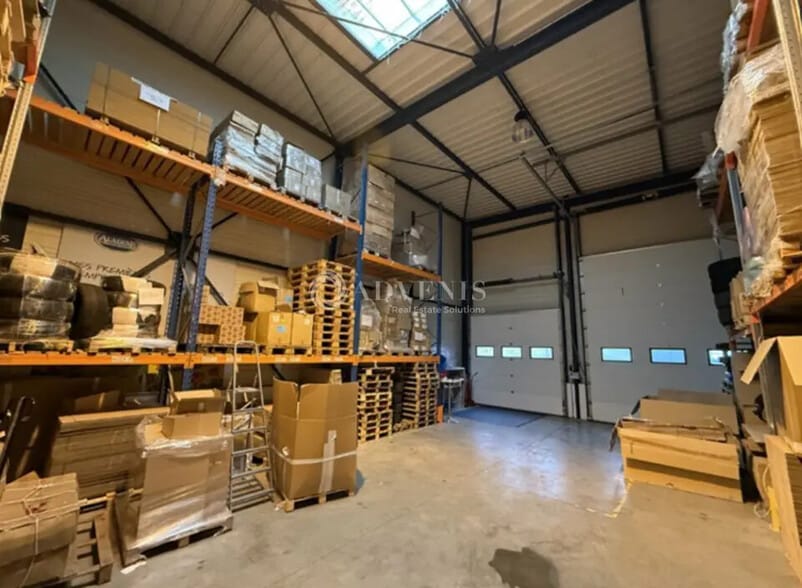 Flex in Fleurieux-sur-l'Arbresle for lease - Interior Photo - Image 2 of 5