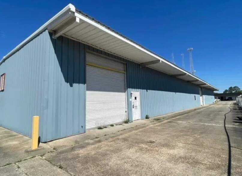 706 Anchors St NW, Fort Walton Beach, FL for lease - Building Photo - Image 1 of 12