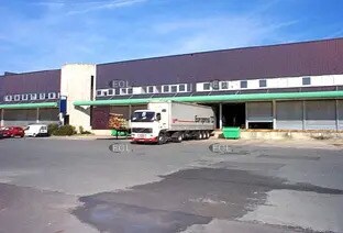 Location Entrepôt 2 233 m² - Photo 1