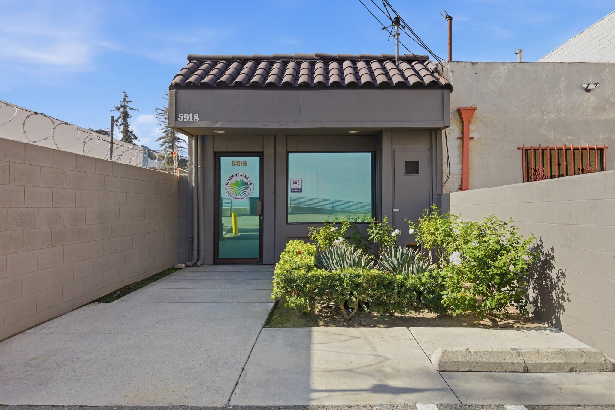 5852 S Vermont Ave, Los Angeles, CA for lease Primary Photo- Image 1 of 21