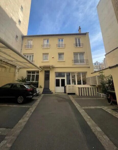 Office in Paris for lease - Building Photo - Image 1 of 12