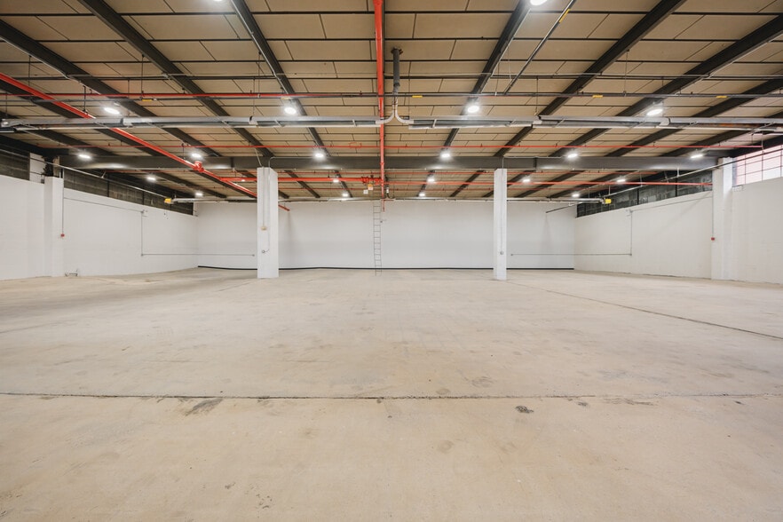 555 Johnson Ave, Brooklyn, NY for lease - Building Photo - Image 1 of 24