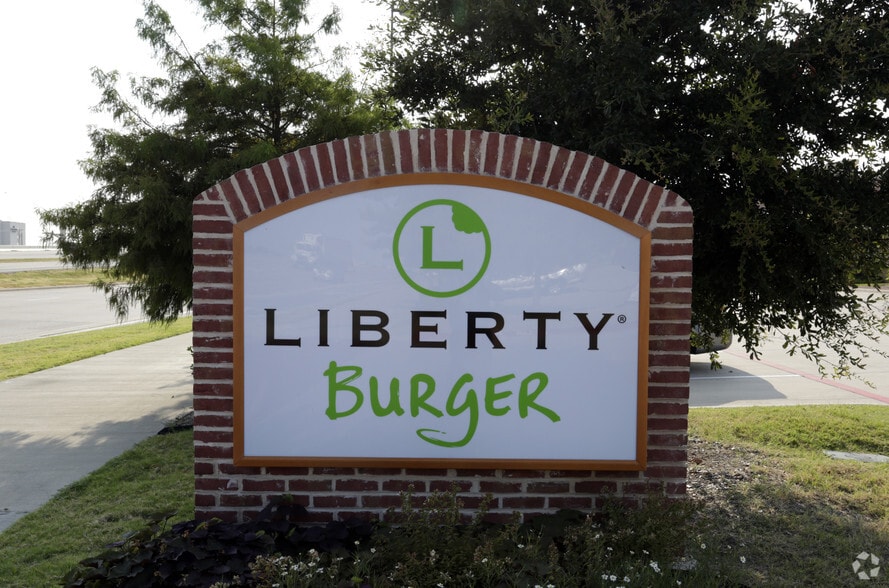 3617 Shire Blvd, Richardson, TX for lease - Building Photo - Image 3 of 6