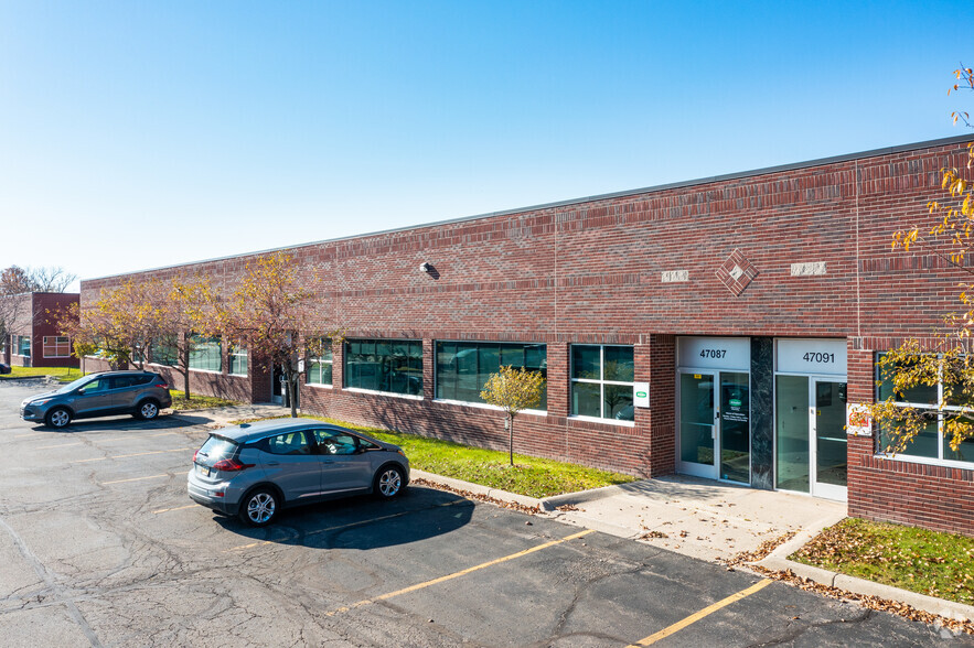 47075-47119 Five Mile Rd, Plymouth, MI for lease - Building Photo - Image 2 of 16