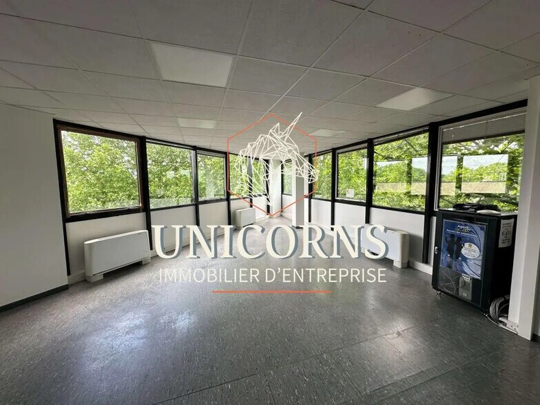 Office in Labège for lease - Building Photo - Image 2 of 4