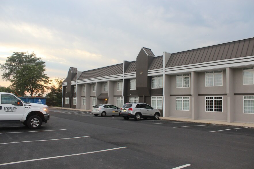 148 Sheraton Dr, New Cumberland, PA 17070