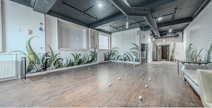 306 Eglinton Ave W, Toronto, ON for lease Interior Photo- Image 2 of 4