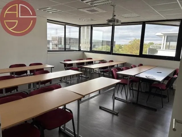 Office in Toulouse for lease - Building Photo - Image 3 of 11